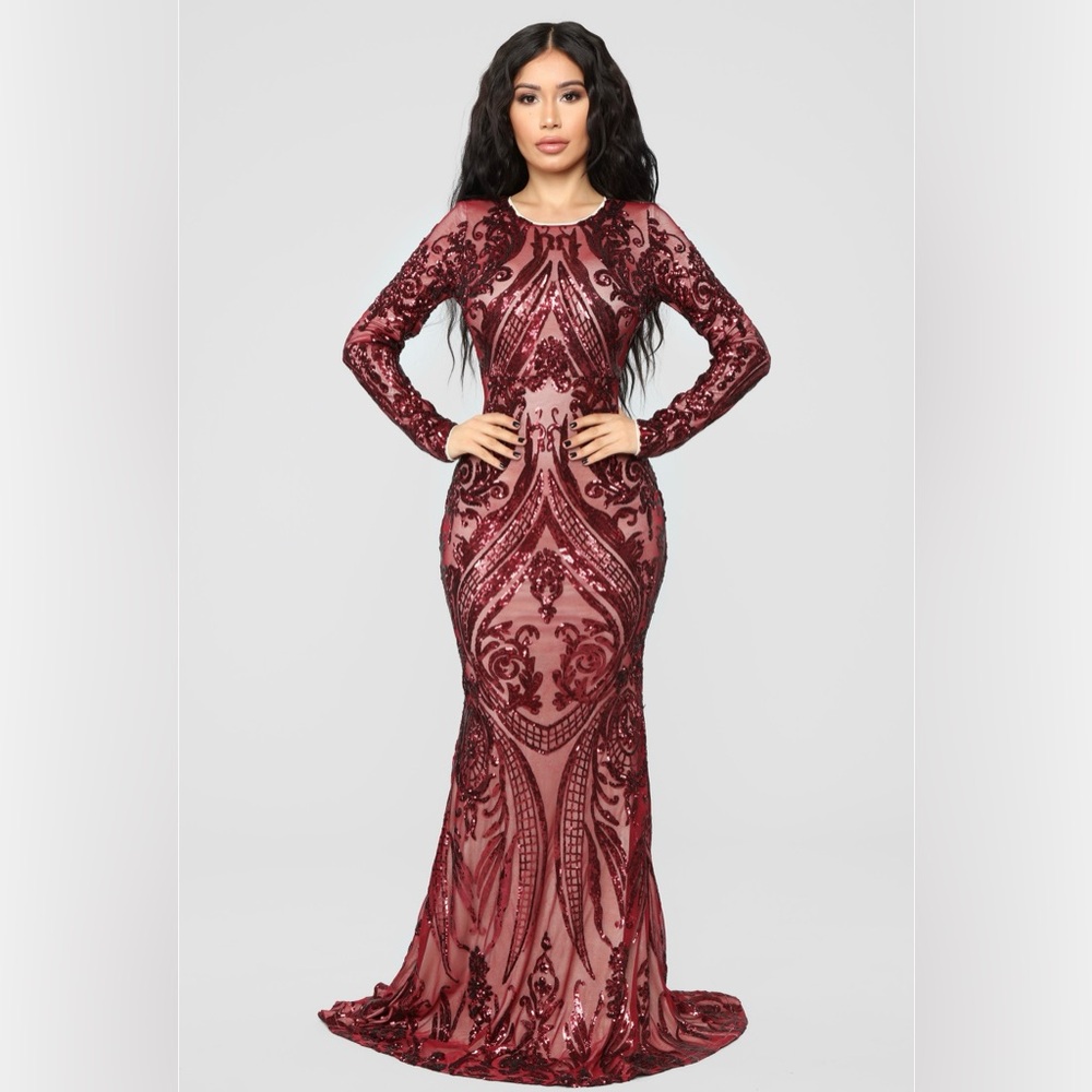 BURGUNDY LONG SLEEVE SEQUIN MAXI DRESS-LIKE NEW SIZE S.